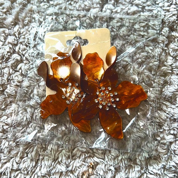 🤎🍂 Bronze Acrylic Resin Flower Earrings 🍂🤎 Brand New in Packet - Picture 10 of 12